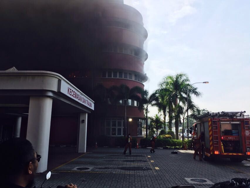 Six dead after fire breaks out at Sultanah Aminah Hospital in JB. Fire breaks at Sultanah Aminah hospital,Sultanah Aminah hospital,Sultanah Aminah hospital in JB,Fire erupts at JB's Sultanah Aminah hospital,Fire erupts at Sultanah Aminah hospital,JB's Sultanah Aminah hospital