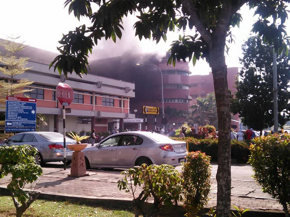 Six dead after fire breaks out at Sultanah Aminah Hospital in JB. Fire breaks at Sultanah Aminah hospital,Sultanah Aminah hospital,Sultanah Aminah hospital in JB,Fire erupts at JB's Sultanah Aminah hospital,Fire erupts at Sultanah Aminah hospital,JB's Sultanah Aminah hospital