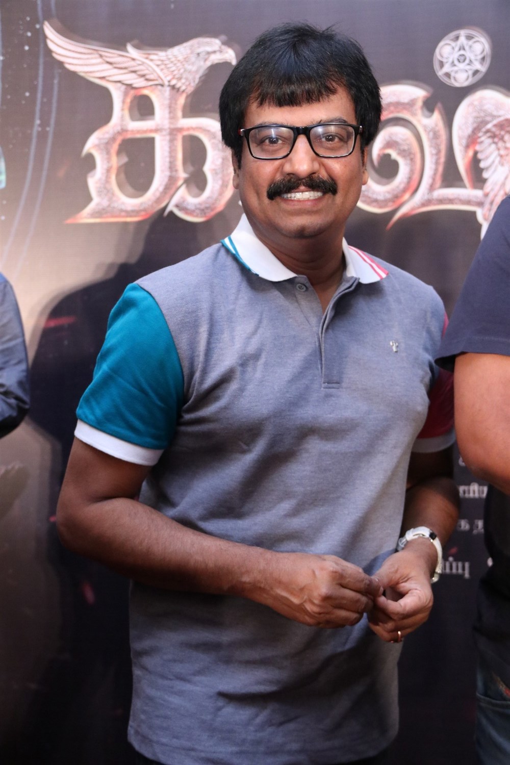 Comedy actor Vivek at Kaashmora Press Meet. Kaashmora Press Meet,Kaashmora,Karthi,Vivek,SR Prakashbabu,Gokul,Om Prakash,VJ Sabu Joseph,SR Prabhu,Kaashmora Press Meet pics,Kaashmora Press Meet images,Kaashmora Press Meet photos,Kaashmora Press Meet stills,Kaashmora Press Meet pictures