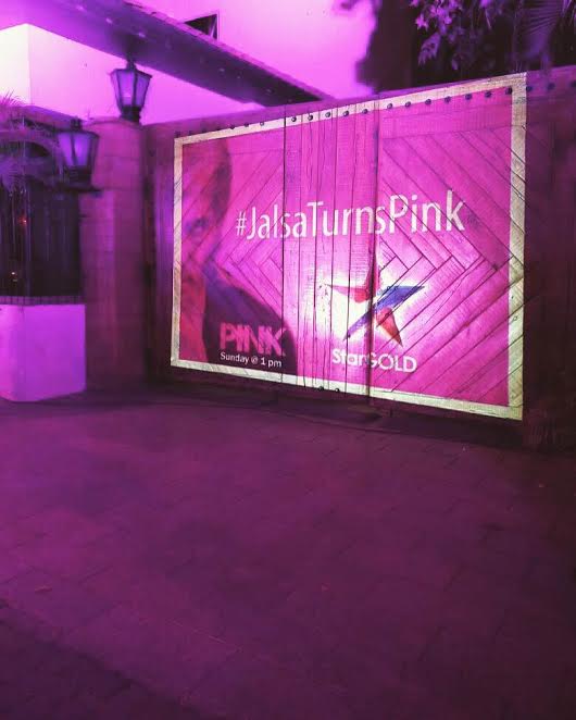 Amitabh Bachchan's house turns pink to announce Pink televison. Amitabh Bachchan,Amitabh Bachchan house,PINK,PINK world television premiere,Big B's house, Jalsa, goes PINK,Amitabh Bachchan goes PINK,'Pink' televison