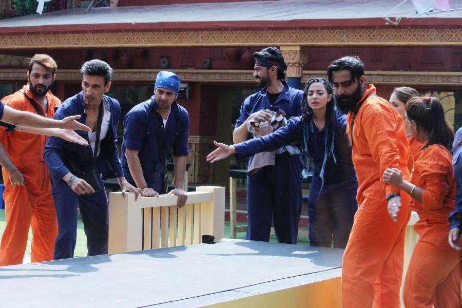 At the outset of the second week inside the house, Bigg Boss introduces a new luxury budget task – BB Laundry. It is an arduous task involving washing, cleaning and ironing clothes. Bigg Boss 10 Day 9,Bigg Boss 10,Bigg Boss house turns BB laundry,Bigg Boss luxury budget task,Bigg Boss budget task,BB Laundry,budget task