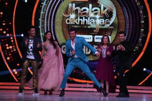 Special moments of Bollywood superstar Hrithik Roshan shooting of the season finale episode of Jhalak Dikhhla Jaa...Hot Hai for the promotion of his upcoming movie 'Kaabil', joining judges Karan Johar, Ganesh Hegde, Farah Khan and Jacqueline Fernandez on the jury table.
