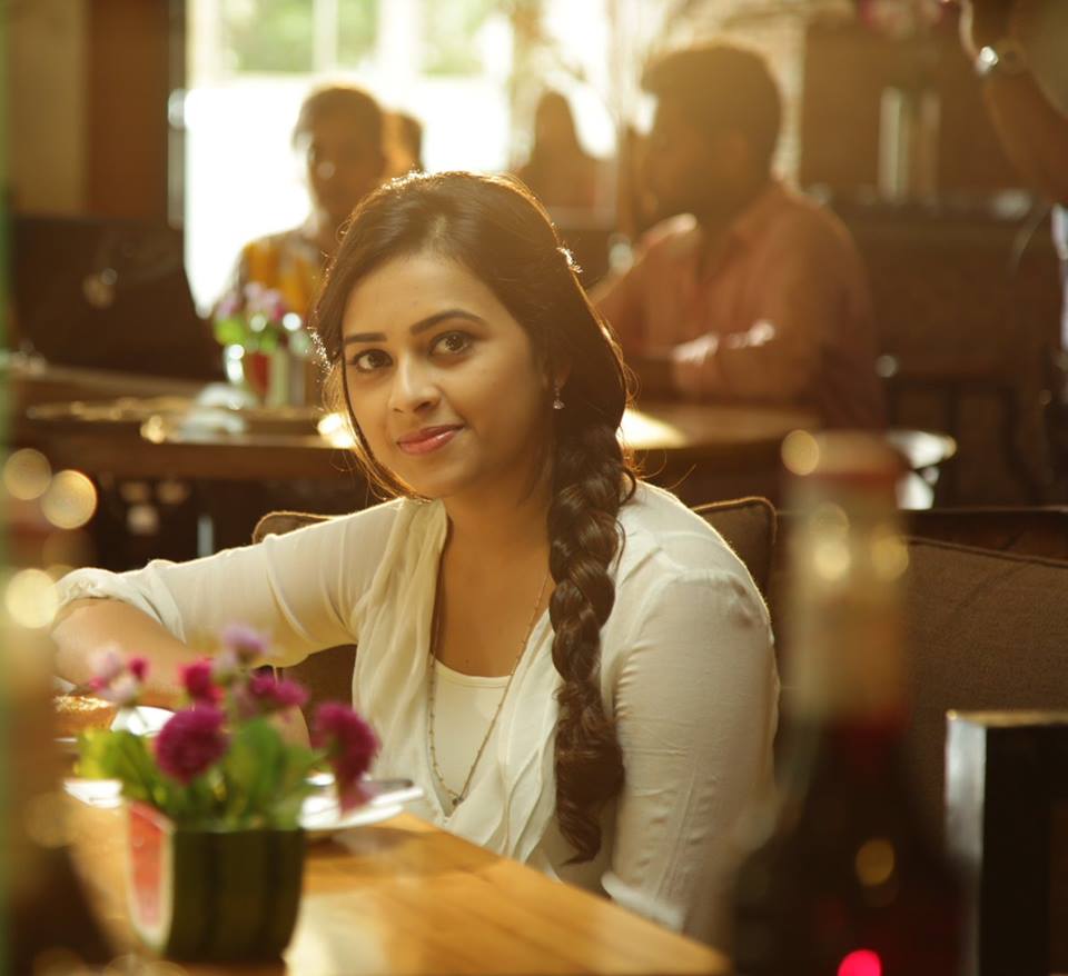 Directed by Gokul, the film is produced by S.R Prakash Babu and S.R Prabhu under the banner of Dream Warrior Pictures. The film stars Karthi, Nayanthara and Sri Divya in the lead role. The film, which has music by Santosh Narayanan, is said to be the first south Indian film to have used 3D face scan technology. Karthi,Nayantara,Sri Divya,Kaashmora latest movie stills,Kaashmora latest movie pics,Kaashmora latest movie images,Kaashmora latest movie photos,Kaashmora latest movie pictures,Kaashmora stills,Kaashmora pics,Kaashmora images,Kaashmora photos,Kaashmora pi
