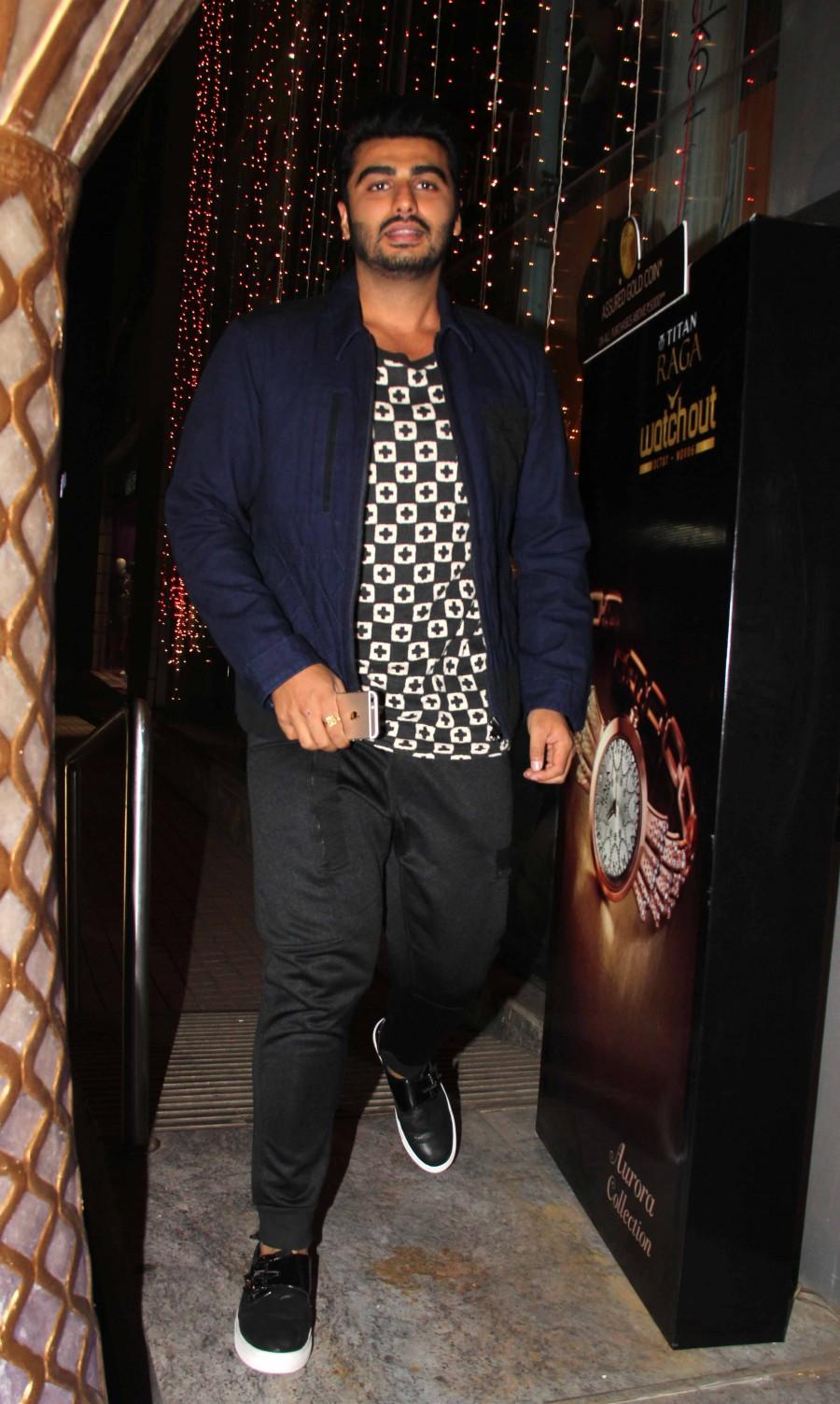 Arjun Kapoor is seen arriving at Ae Dil Hai Mushkil special screening. Ae Dil Hai Mushkil special screening,Ae Dil Hai Mushkil,Rohit Dhawan,Gul Panag,Arjun Kapoor,Aadar Jain,Kiran Rao,Zoya Akhtar,Sidharth Malhotra,Karan Johar,Sanjay Kapoor,Manish Malhotra,Karisma Kapoor,Armaan Jain,Dino Morea,Anushka Sharma,Alia Bhatt,Ranbir