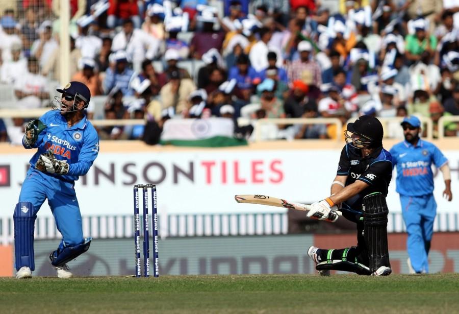 "We were looking to bowl first because of the dew factor," India skipper Mahendra Singh Dhoni said at the toss. India vs New Zealand,India vs New Zealand Ranchi ODI,India vs New Zealand 4th ODI,India vs New Zealand pics,India vs New Zealand images,India vs New Zealand photos,India vs New Zealand stills,India vs New Zealand pictures
