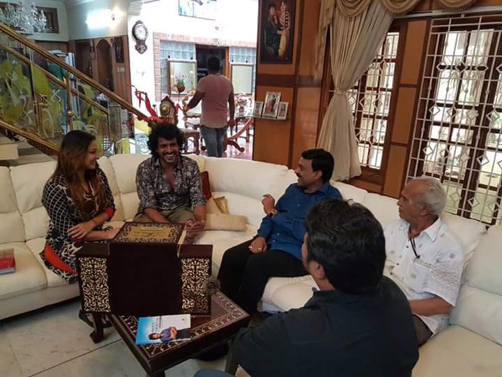 Gali Janardhan Reddy invites Upendra and Priyanka for his daughter's wedding. Janardhan Reddy,Upendra,Ravichandran,Janardhan Reddy daughter's wedding,Janardhan Reddy daughter wedding,Gali Janardhan Reddy daughter wedding,Gali Janardhan Reddy,Gali Janardhan Reddy daughter marriage