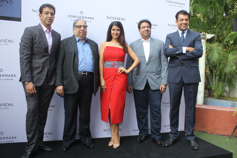 Photos of Bollywood actress Nimrat Kaur launches Forevermark diamonds festive collection. Nimrat Kaur,Forevermark diamonds festive collection,Forevermark diamonds,Forevermark diamonds collection,Nimrat Kaur pics,Nimrat Kaur images,Nimrat Kaur photos,Nimrat Kaur stills,Nimrat Kaur pictures