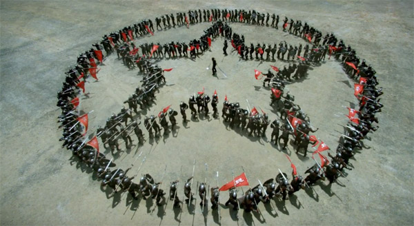 Spectacular visuals: The main thing that will get your attention about this film is its breathtaking visuals! The whole setting will overwhelm you, particularly the castle. Likewise the war sequences are something to keep an eye out for. The rich visuals is unquestionably one of the greatest highlights of this film.