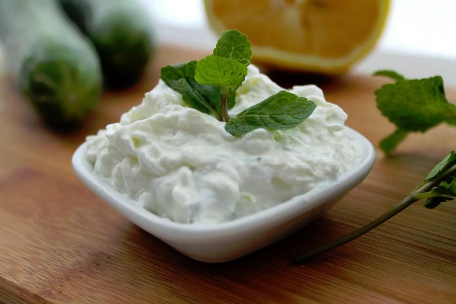 Festive dips: Keep your guests coming back for more with appetizing party dips. Just add grated pineapple to burger mayonnaise and spice it up with a red pepper sauce and a pineapple chilli dip is ready. If you want to make a refreshing veggie dip, just add grated cucumber, carrot and mint leaves to diet mayonnaise to get a flavoursome yet healthy dip which can be easily paired up with a range of finger foods. Deepavali 2016,Deepavali,Diwali parties,Diwali,Quick snack ideas for Diwali parties,happy Deepavali,Deepavali sweets,Deepavali snacks,Deepavali foods
