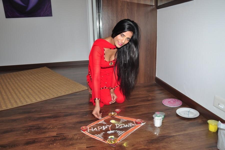 Bollwood Actress Poonam Pandey during media interaction for Diwali in Mumbai on Oct 27, 2016. Poonam Pandey,Poonam Pandey celebrate Diwali,Poonam Pandey Diwali,Poonam Pandey pics,Poonam Pandey images,Poonam Pandey photos,Poonam Pandey stills,Poonam Pandey pictures,lPoonam Pandey latest pics,lPoonam Pandey latest images,lPoonam Pandey latest photos