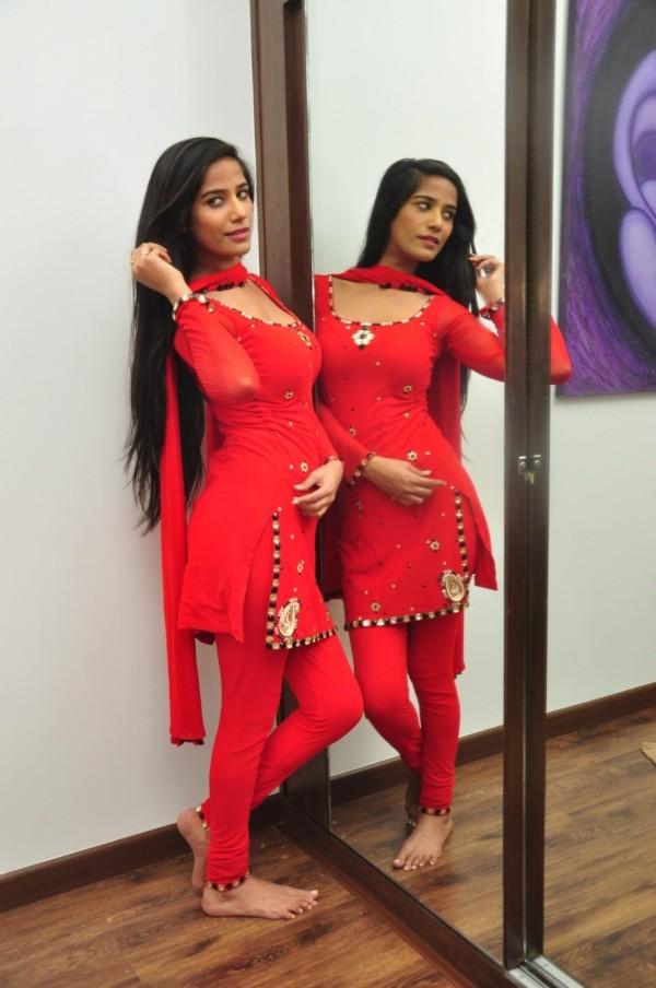 Poonam Pandey celebrate Diwali - Photos,Images,Gallery - 51736