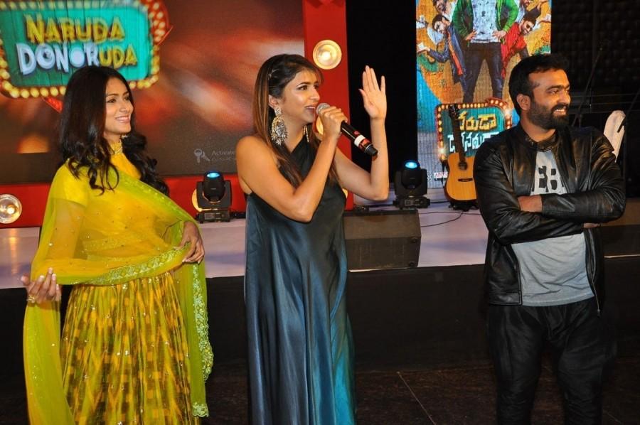 Telugu movie Naruda Donaruda Audio Launch event held at Hyderabad. Celebs like Nagarjuna, Akhil Akkineni, Sumanth, Lakshmi Manchu, Tanikella Bharani, Pallavi Subhash, Sricharan Pakala, Mallik Ram, Sushanth and others graced the event. Naruda Donaruda audio launch,Naruda Donaruda audio,Naruda Donaruda,Naruda Donaruda music launch,Nagarjuna,Akhil Akkineni,Sumanth,Lakshmi Manchu,Tanikella Bharani,Pallavi Subhash,Sricharan Pakala,Mallik Ram,Sushanth