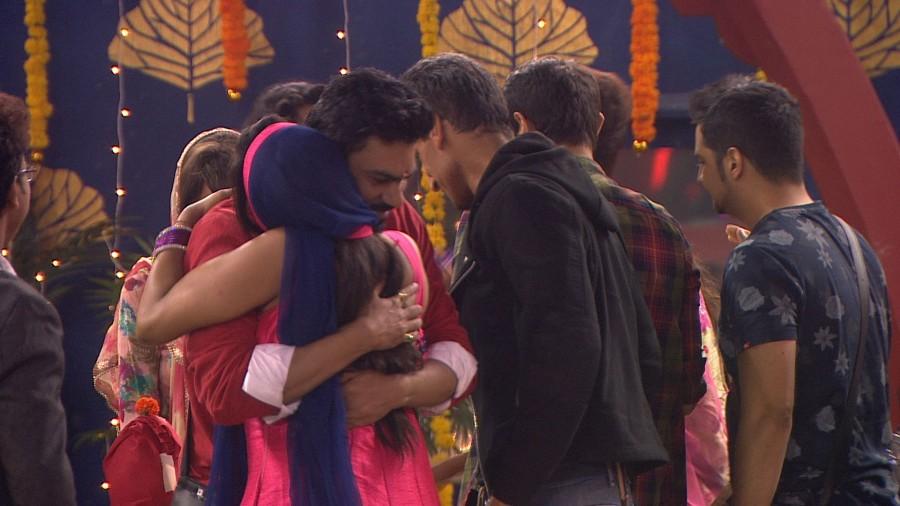 Diwali is just around the corner and the festivities have already begun in the Bigg Boss house and Bigg Boss has made the occasion memorable for the housemates. Bigg Boss 10,Bigg Boss,Diwali celebrations in the Bigg Boss house,Diwali celebrations Bigg Boss house,Diwali celebrations Bigg Boss 10,Bigg Boss 10 Diwali celebrations,Bigg Boss Diwali celebrations