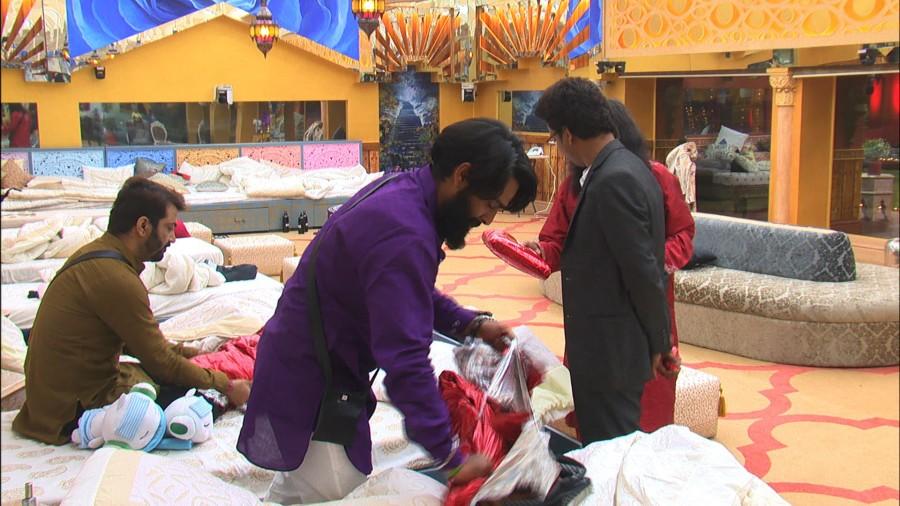 The day begins with Bigg Boss surprising the housemates by keeping gifts in the storeroom sent by their family and loved ones. Bigg Boss 10,Bigg Boss,Diwali celebrations in the Bigg Boss house,Diwali celebrations Bigg Boss house,Diwali celebrations Bigg Boss 10,Bigg Boss 10 Diwali celebrations,Bigg Boss Diwali celebrations