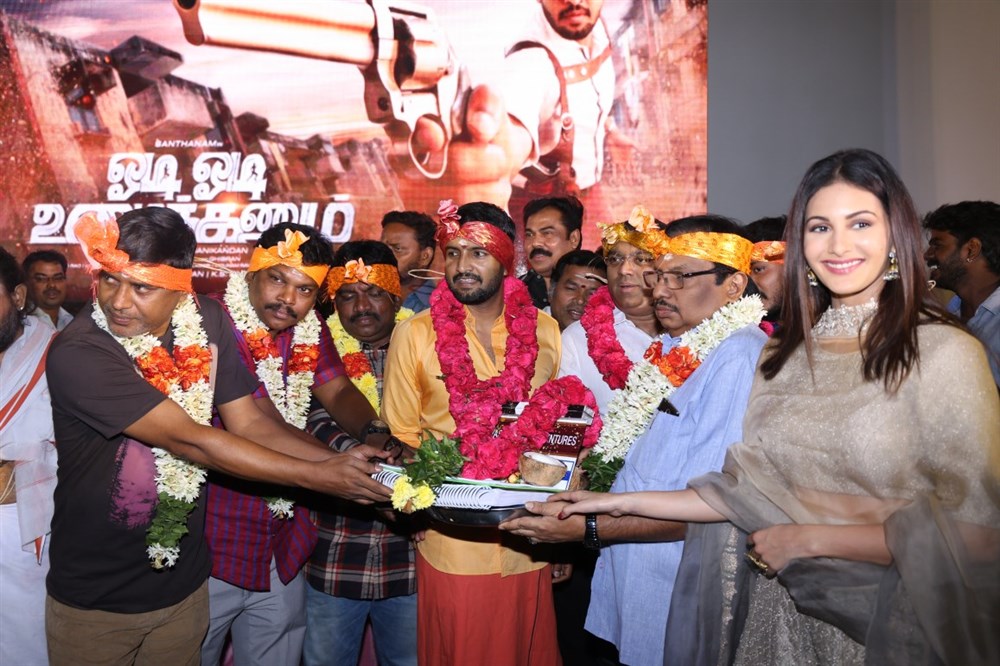 Tamil movie Odi Odi Uzhaikkanum launched in Chennai. Celebs like Santhanam, Amyra Dastur, Ghibran, Stunt Silva, Manikandan, Murali Ramaswamy, Gopinath, Kalaipuli S Thanu, KS Srinivasan, Kasthuri Raja, Chitra Lakshmanan, T Siva and others graced the event. Odi Odi Uzhaikkanum movie launch,Odi Odi Uzhaikkanum,Odi Odi Uzhaikkanum movie pooja,Santhanam,Amyra Dastur,Ghibran,Stunt Silva,Manikandan,Murali Ramaswamy,Gopinath,Kalaipuli S Thanu,KS Srinivasan,Kasthuri Raja,Chitra Lakshmanan,T Siva