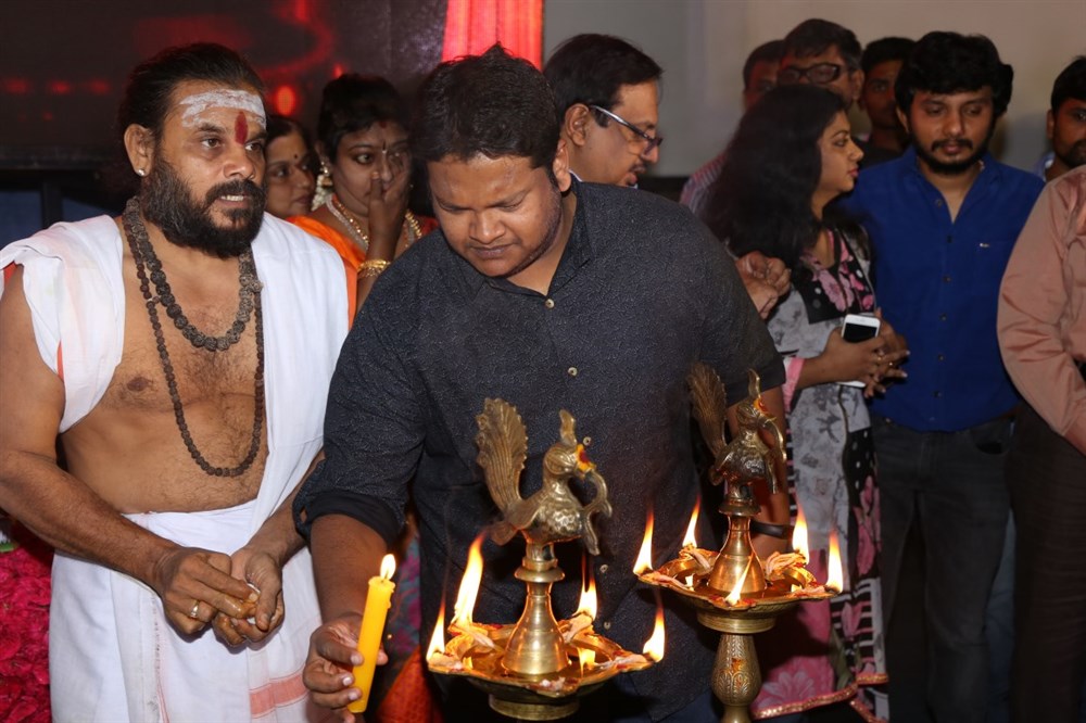 Tamil movie Odi Odi Uzhaikkanum launched in Chennai. Celebs like Santhanam, Amyra Dastur, Ghibran, Stunt Silva, Manikandan, Murali Ramaswamy, Gopinath, Kalaipuli S Thanu, KS Srinivasan, Kasthuri Raja, Chitra Lakshmanan, T Siva and others graced the event. Odi Odi Uzhaikkanum movie launch,Odi Odi Uzhaikkanum,Odi Odi Uzhaikkanum movie pooja,Santhanam,Amyra Dastur,Ghibran,Stunt Silva,Manikandan,Murali Ramaswamy,Gopinath,Kalaipuli S Thanu,KS Srinivasan,Kasthuri Raja,Chitra Lakshmanan,T Siva