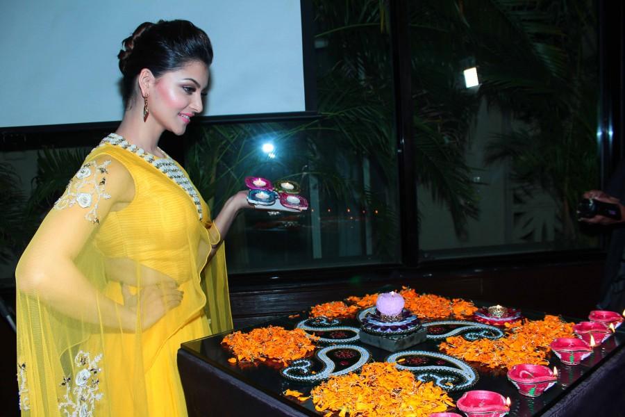 Photos of Bollywood actress Urvashi Rautela celebrates Diwali. Urvashi Rautela,Urvashi Rautela celebrates Diwali,Urvashi Rautela Diwali celebrations,Urvashi Rautela pics,Urvashi Rautela images,Urvashi Rautela photos,Urvashi Rautela stills,Urvashi Rautela pictures