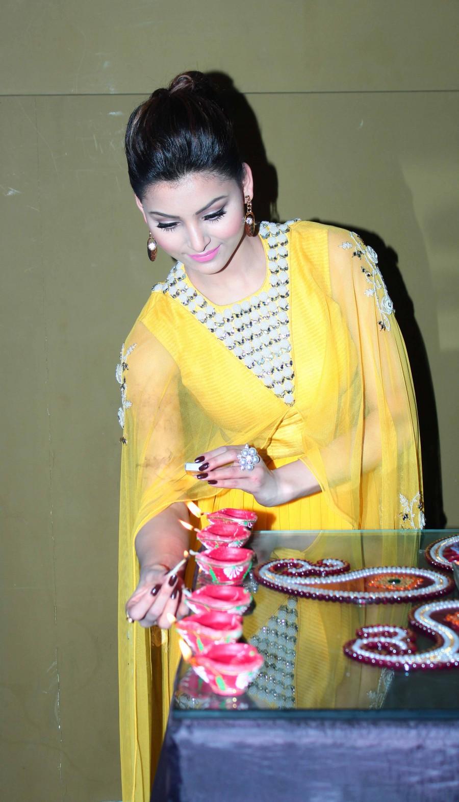 Photos of Bollywood actress Urvashi Rautela celebrates Diwali. Urvashi Rautela,Urvashi Rautela celebrates Diwali,Urvashi Rautela Diwali celebrations,Urvashi Rautela pics,Urvashi Rautela images,Urvashi Rautela photos,Urvashi Rautela stills,Urvashi Rautela pictures