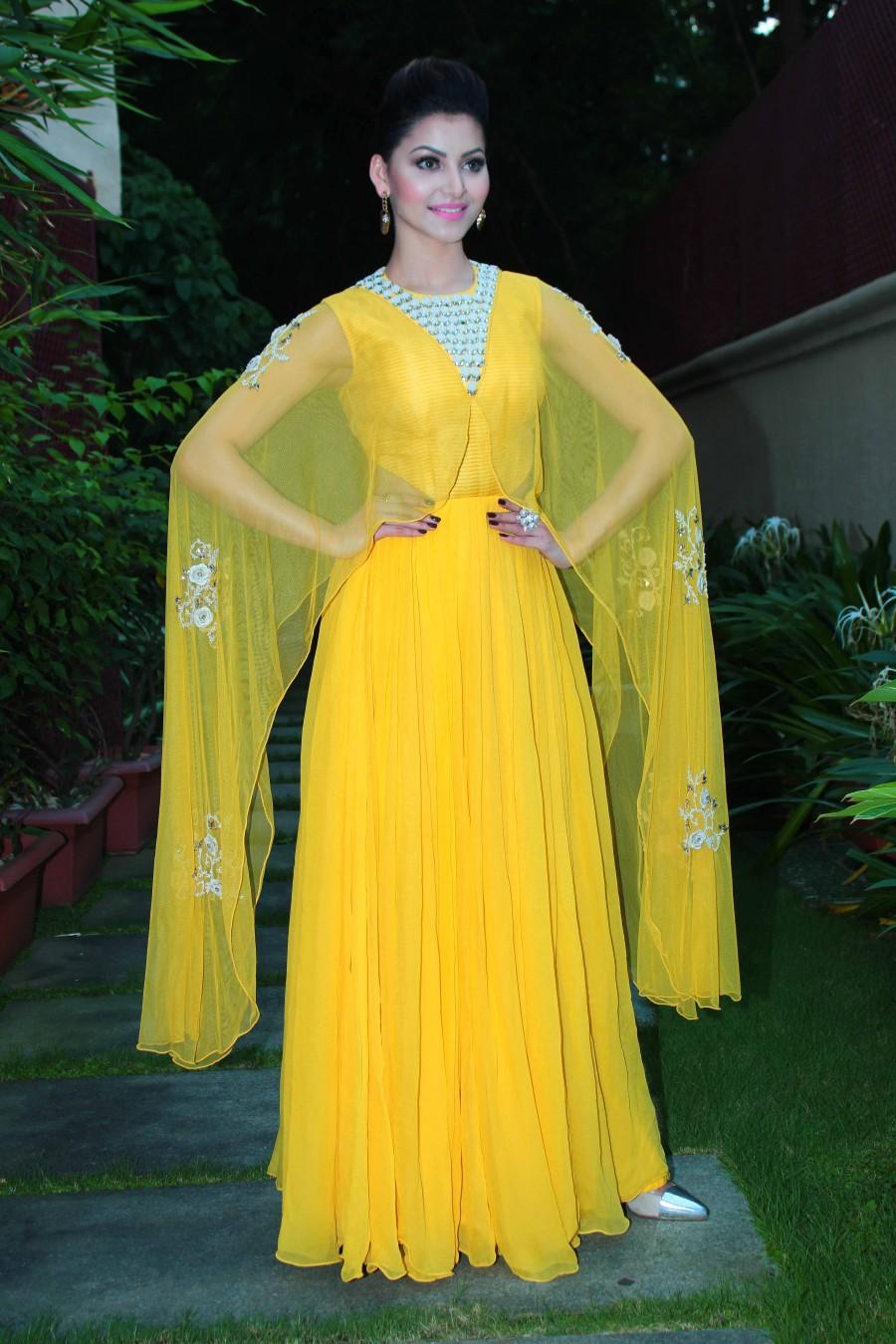 Photos of Bollywood actress Urvashi Rautela celebrates Diwali. Urvashi Rautela,Urvashi Rautela celebrates Diwali,Urvashi Rautela Diwali celebrations,Urvashi Rautela pics,Urvashi Rautela images,Urvashi Rautela photos,Urvashi Rautela stills,Urvashi Rautela pictures