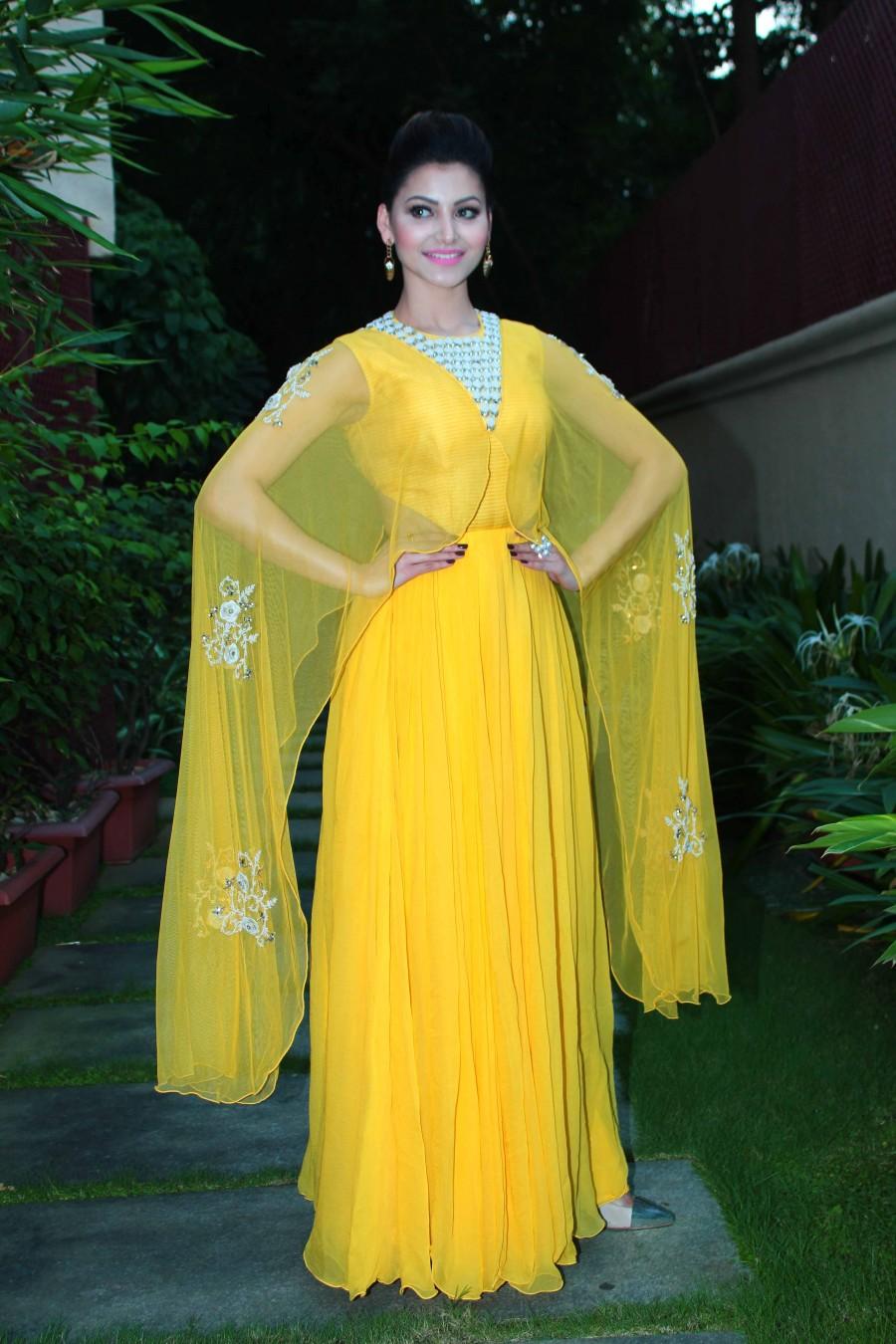 Photos of Bollywood actress Urvashi Rautela celebrates Diwali. Urvashi Rautela,Urvashi Rautela celebrates Diwali,Urvashi Rautela Diwali celebrations,Urvashi Rautela pics,Urvashi Rautela images,Urvashi Rautela photos,Urvashi Rautela stills,Urvashi Rautela pictures