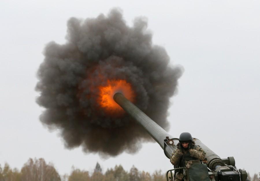 A Ukrainian serviceman fires a 2S7 Pion self-propelled gun during military exercises near the village of Divychky in Kiev region, Ukraine. Ukraine war games,Ukraine guns during,Ukraine military exercises,Ukraine military exercises pics,Ukraine military exercises images,Ukraine military exercises photos,Ukraine military exercises stills,Ukraine military exercises pictures
