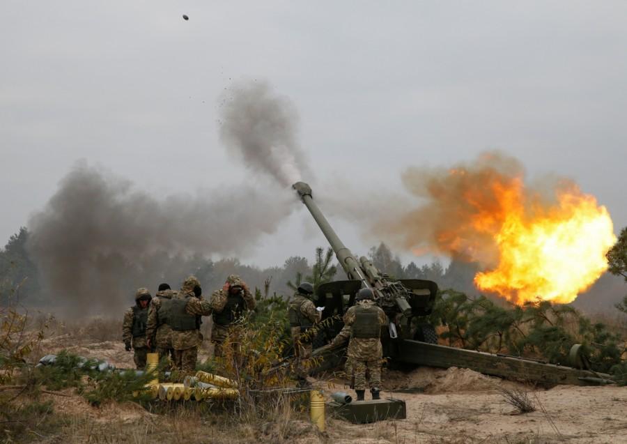 Ukrainian servicemen fire a 2A65 Msta-B howitzer during military exercises near the village of Divychky in Kiev region, Ukraine. Ukraine war games,Ukraine guns during,Ukraine military exercises,Ukraine military exercises pics,Ukraine military exercises images,Ukraine military exercises photos,Ukraine military exercises stills,Ukraine military exercises pictures