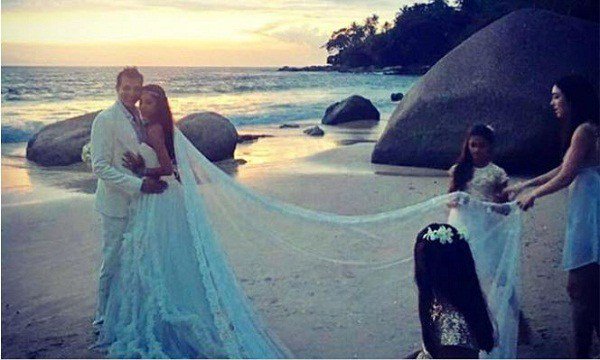 Photos of Bollywood actress Lisa Haydon marries beau Dino Lalvani. Lisa Haydon marries beau Dino Lalvani,Lisa Haydon wedding,Lisa Haydon wedding pics,Lisa Haydon wedding images,Lisa Haydon wedding photos,Lisa Haydon wedding pictures,Lisa Haydon marriage,Lisa Haydon marriage pics,Lisa Haydon marriage images,Lisa Haydon ma