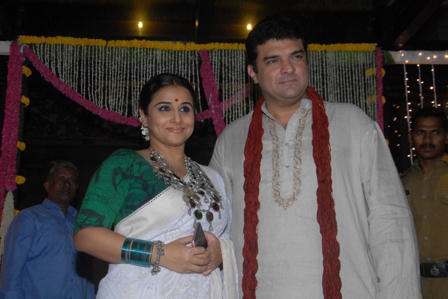 Actress Vidya Balan with husband Siddharth Roy Kapur during Aamir Khan's Diwali celebration in Mumbai, on Oct 30, 2016. Aamir Khan's Diwali party 2016,Aamir Khan's Diwali party,Aamir Khan Diwali party 2016,Aamir Khan Diwali party,Sunny Leone,Vidya Balan,Sanjay Dutt,Aamir Khan Diwali party pics,Aamir Khan Diwali party images,Aamir Khan Diwali party photos,Aamir Kh