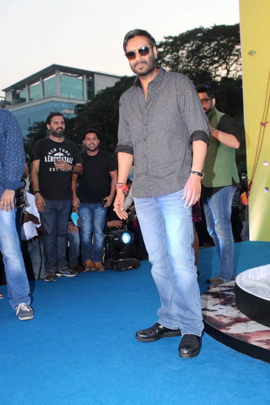 Photos of Bollywood actor Ajay Devgn promotes Shivaay movie. Promotion of film Shivaay,Shivaay movie Promotion,Shivaay Promotion,Ajay Devgn promotes Shivaay movie,Ajay Devgn promotes Shivaay film,Ajay Devgn promotes Shivaay