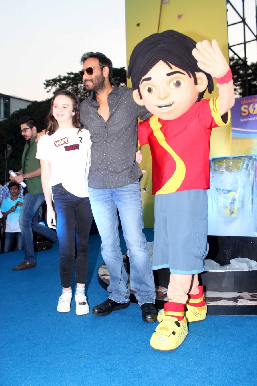 Photos of Bollywood actor Ajay Devgn promotes Shivaay movie. Promotion of film Shivaay,Shivaay movie Promotion,Shivaay Promotion,Ajay Devgn promotes Shivaay movie,Ajay Devgn promotes Shivaay film,Ajay Devgn promotes Shivaay