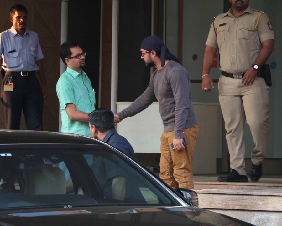 Photos of Bollywood actor Aamir Khan spotted at Kokilaben hospital. Aamir Khan at Kokilaben hospital,Aamir Khan spotted at Kokilaben hospital,Kokilaben hospital,Aamir Khan,actor Aamir Khan,Aamir Khan latest pics,Aamir Khan latest images,Aamir Khan latest photos,Aamir Khan latest stills,Aamir Khan latest pictures