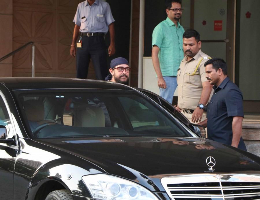 Photos of Bollywood actor Aamir Khan spotted at Kokilaben hospital. Aamir Khan at Kokilaben hospital,Aamir Khan spotted at Kokilaben hospital,Kokilaben hospital,Aamir Khan,actor Aamir Khan,Aamir Khan latest pics,Aamir Khan latest images,Aamir Khan latest photos,Aamir Khan latest stills,Aamir Khan latest pictures