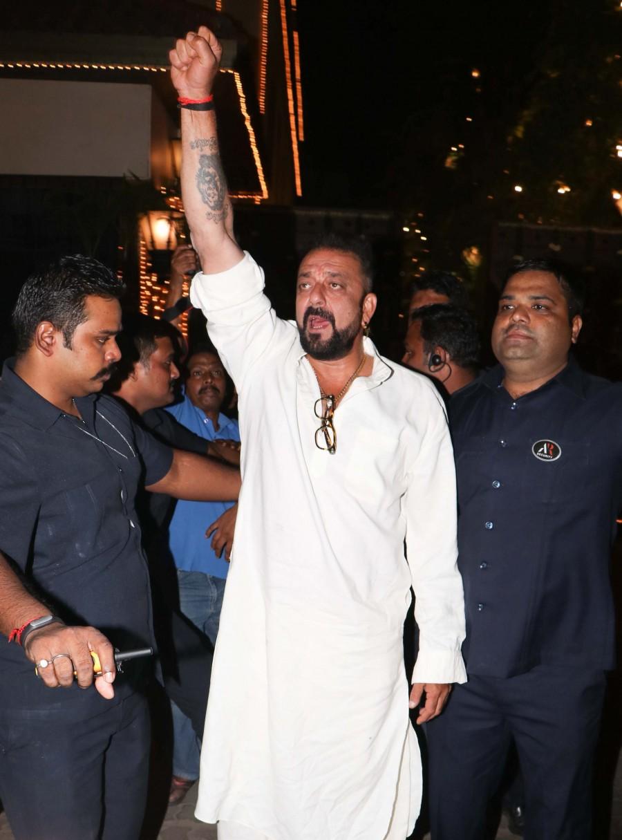 Sanjay Dutt at Amitabh Bachchan's diwali party. Shahrukh Khan,Ranbir Kapoor,Sanjay Dutt,Amitabh Bachchan's diwali party,Amitabh Bachchan diwali party,Celebs at Amitabh Bachchan diwali party,Amitabh Bachchan diwali party pics,Amitabh Bachchan diwali party images,Amitabh Bachchan diwali party photos
