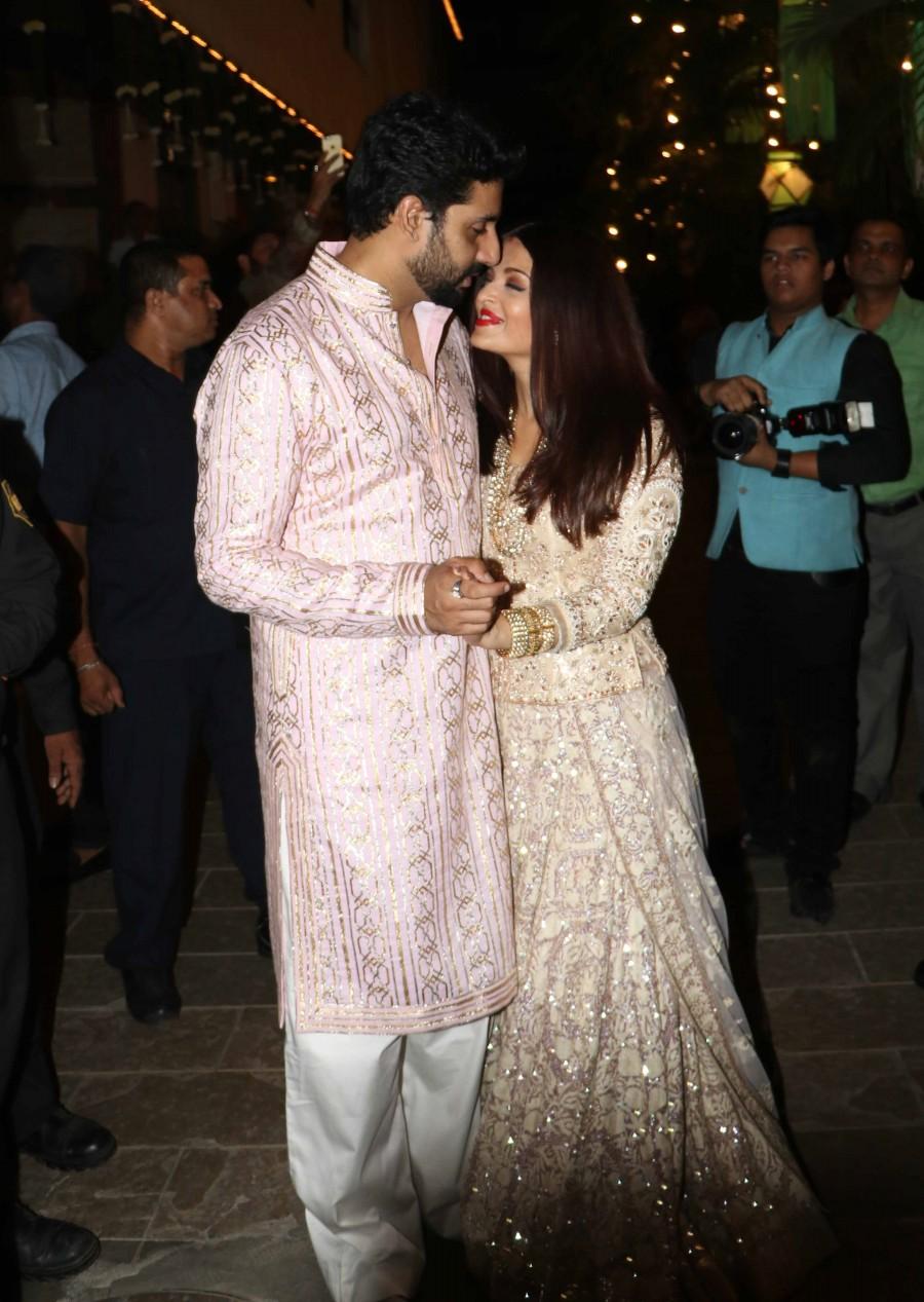Photos of Aishwarya Rai and Abhishek Bachchan's Diwali Bash. Aishwarya Rai,Abhishek Bachchan,Aishwarya Rai and Abhishek Bachchan's Diwali Bash,Aishwarya Rai Diwali Bash,Aishwarya Rai latest pics,Aishwarya Rai latest images,Aishwarya Rai latest photos,Aishwarya Rai latest stills,Aishwarya Rai latest pictures