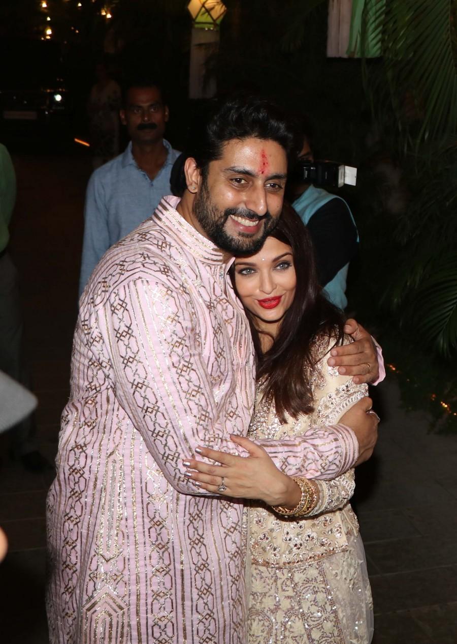 Photos of Aishwarya Rai and Abhishek Bachchan's Diwali Bash. Aishwarya Rai,Abhishek Bachchan,Aishwarya Rai and Abhishek Bachchan's Diwali Bash,Aishwarya Rai Diwali Bash,Aishwarya Rai latest pics,Aishwarya Rai latest images,Aishwarya Rai latest photos,Aishwarya Rai latest stills,Aishwarya Rai latest pictures