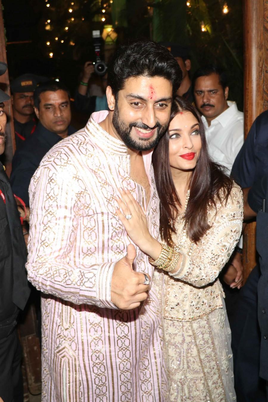 Photos of Aishwarya Rai and Abhishek Bachchan's Diwali Bash. Aishwarya Rai,Abhishek Bachchan,Aishwarya Rai and Abhishek Bachchan's Diwali Bash,Aishwarya Rai Diwali Bash,Aishwarya Rai latest pics,Aishwarya Rai latest images,Aishwarya Rai latest photos,Aishwarya Rai latest stills,Aishwarya Rai latest pictures