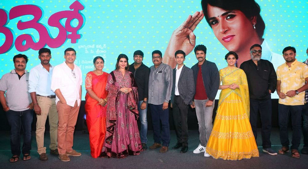 Sivakarthikeyan, Keerthy Suresh, Samantha Ruth Prabhu, Director Bakkiyaraj Kannan, Music Director Anirudh Ravichander, Cinematographer PC Sreeram, Producer RD Raja, Dil Raju, KS Ravikumar, Sathish, Raju Sundaram, Saranya Ponvannan and others graced the event. Remo Telugu Audio Launch,Remo Audio Launch,Sivakarthikeyan,Keerthy Suresh,Samantha Ruth Prabhu,Remo Telugu Audio Launch pics,Remo Telugu Audio Launch images,Remo Telugu Audio Launch photos,Remo Telugu Audio Launch stills,Remo Telugu Audio Launch pictures