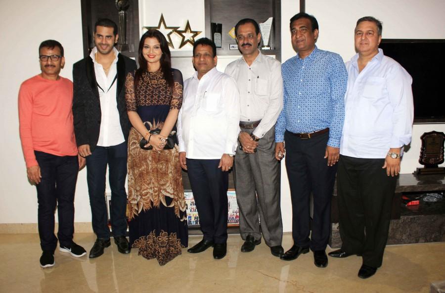 15 years ago Regency Group started its journey in the realm of real estate with an aim to create its own niche by virtue of performance and quality. Regency Group has spread it wings and has grown to reach the sky in terms of stature and success. The Group's emphasis and focus on quality, quantity and efficiency has earned it enviable reputation as a player that performs with its head on its shoulders and eyes on the future. Neha Kakkar,Singer Neha Kakkar Live performance,Singer Neha Kakkar,The Regency Antilia,NYK DJ,Neha Kakkar pics,Neha Kakkar images,Neha Kakkar photos,Neha Kakkar stills,Neha Kakkar pictures