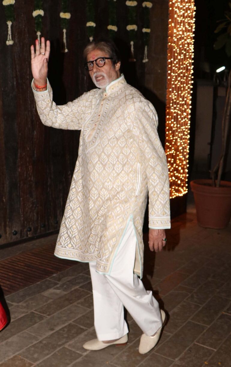 Actor Amitabh Bachchan was seen in a feather applique kurta from Abu Jani Sandeep Khosla this Diwali. Amitabh Bachchan,Shraddha Kapoor,Tabu,Abu Jani Sandeep Khosla,Sandeep Khosla,Abhishek Bachchan,Saudamini Mattu,Shweta Bachchan Nanda