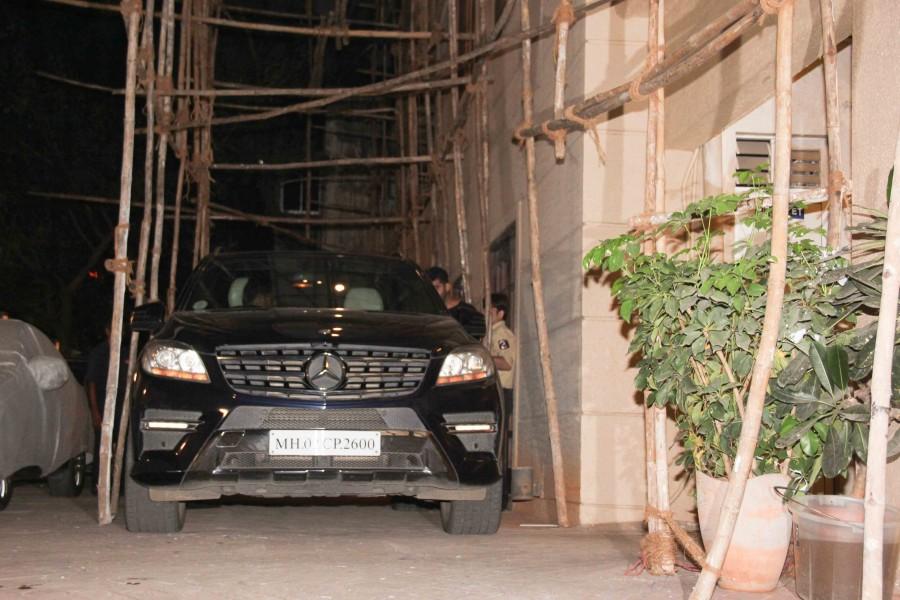 Photos of Bollywood actor Arjun Kapoor spotted at Malaika Arora's House. Arjun Kapoor,Arjun Kapoor and Malaika Arora,Arjun Kapoor at Malaika Arora house,Malaika Arora,Malaika Arora with Arjun Kapoor,Arjun Kapoor SPOTTED Outside Malaika Arora's House