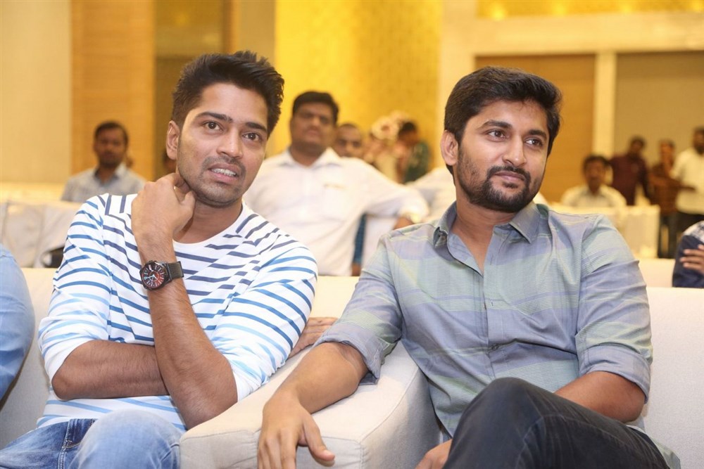 Telugu movie Intlo Deyyam Nakem Bhayam Trailer Launch held at Hyderabad. Celebs like Allari Naresh, Nani, Varun Sandesh, Mouryaani, Kruthika Jayakumar, Sai Karthik, G Nageswara Reddy, Naveen Chandra, Sudheer Babu, BVSN Prasad, Jayavani, Apoorva, Anchor Manjusha and others graced the event. Intlo Deyyam Nakem Bhayam Trailer Launch,Intlo Deyyam Nakem Bhayam,Intlo Deyyam Nakem Bhayam Trailer,Allari Naresh,Nani,Varun Sandesh,Mouryaani,Kruthika Jayakumar,Sai Karthik,G Nageswara Reddy,Naveen Chandra,Sudheer Babu
