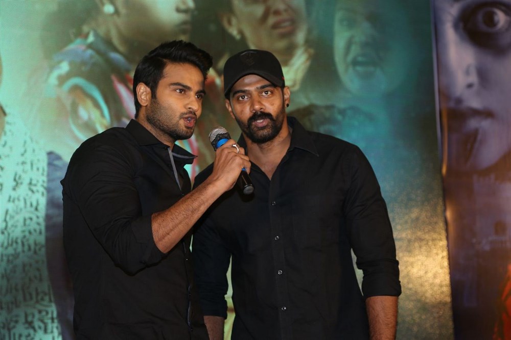 Telugu movie Intlo Deyyam Nakem Bhayam Trailer Launch held at Hyderabad. Celebs like Allari Naresh, Nani, Varun Sandesh, Mouryaani, Kruthika Jayakumar, Sai Karthik, G Nageswara Reddy, Naveen Chandra, Sudheer Babu, BVSN Prasad, Jayavani, Apoorva, Anchor Manjusha and others graced the event. Intlo Deyyam Nakem Bhayam Trailer Launch,Intlo Deyyam Nakem Bhayam,Intlo Deyyam Nakem Bhayam Trailer,Allari Naresh,Nani,Varun Sandesh,Mouryaani,Kruthika Jayakumar,Sai Karthik,G Nageswara Reddy,Naveen Chandra,Sudheer Babu