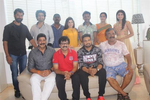 Tamil cinema's popular comedians Santhanam and Vivekh have joined hands for upcoming Tamil comedy 