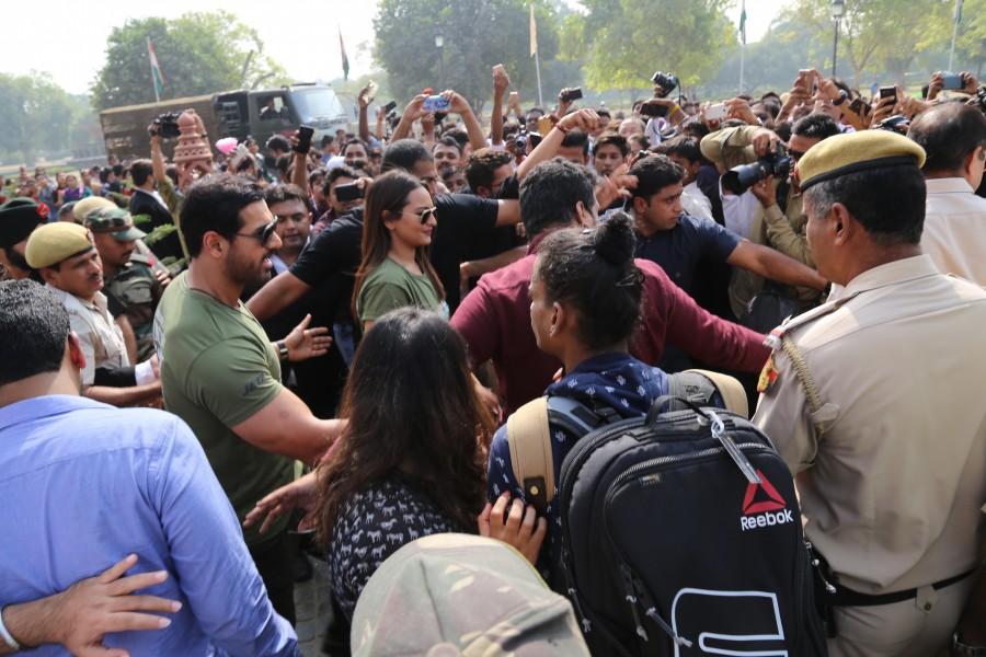 Mr Vinod Sawhney, Swaranlal Shivram, Vipul Amrutlal Shah, John Abraham, Abhinay Deo, Sonakshi Sinha and Tahir Bhasin, also launched a petition to the government of India to recognize and give respect to the unsung martyr's of the country who have given away their lives serving the nation. John Abraham,Sonakshi Sinha,John Abraham and Sonakshi Sinha,Amar Jawan Jyoti,Amar Jawan Jyoti in Delhi,Force 2,Force 2 team