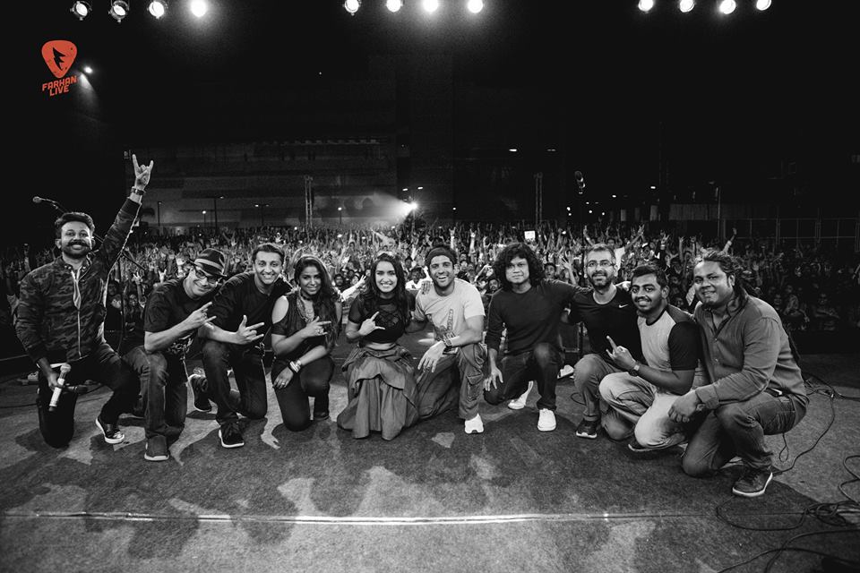 The concert received immense response by the audience at Bangalore with audience turning up in hordes. Interestingly, this was Shraddha's first Live performance in the city, whereas Farhan has delivered his magic in Bangalore with his band earlier too. Arjun Rampal,Farhan Akhtar,Shraddha Kapoor,Rock On 2,Rock On 2 in Bangalore,Rock On 2 promotion,Rock On 2 movie promotion,rock on 2 promotion