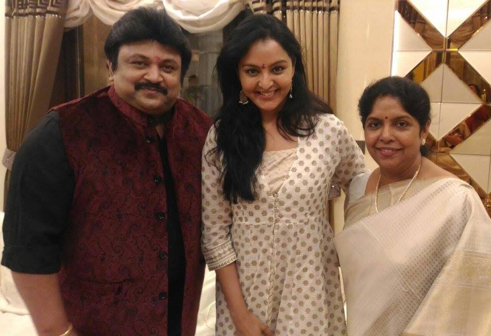 Manju Warrier with Prabhu and his wife Punitha Prabhu. Diwali bash,amitabh bachchan,mammootty,Akkineni Nagarjuna,prabhu,jayaram,manju warrier,celebs attend diwali bash in thrissur,kalyan group diwali celebration