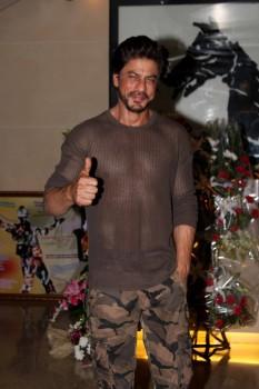Photos of Bollywood actor Shah Rukh Khan celebrates birthday with media.