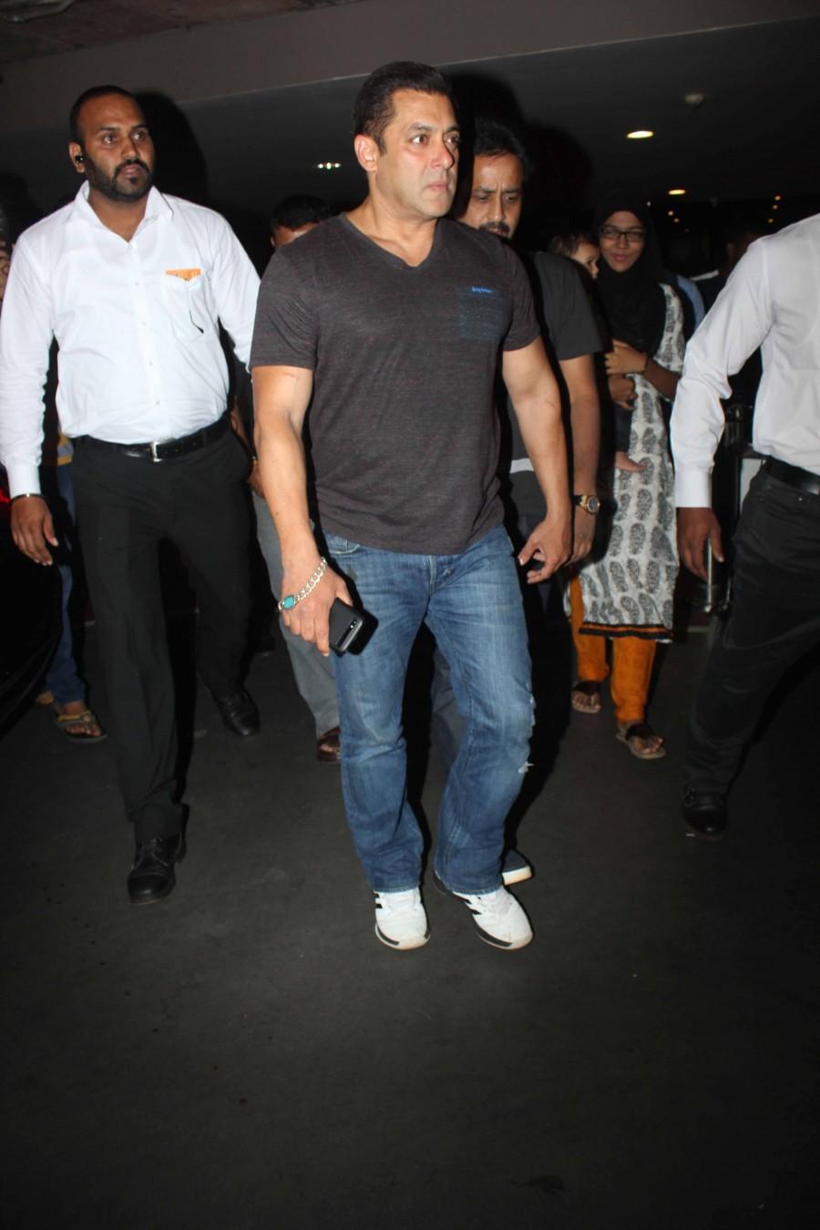 Photos of Bollywood actor Salman Khan spotted at Mumbai Airport. Salman Khan spotted at Mumbai Airport,Salman Khan at Mumbai Airport,Salman Khan,actor Salman Khan,Salman Khan Returns from Goa,Salman Khan latest pics,Salman Khan latest images,Salman Khan latest photos,Salman Khan latest stills,Salman Khan latest pictur
