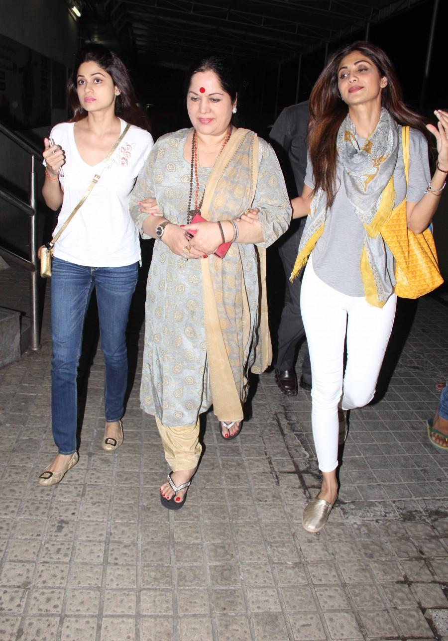 Shilpa Shetty with Family spotted at PVR Cinemas - Photos,Images ...