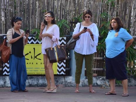 Zoya Akhtar, Gauri Khan, Shweta Nanda at Shah Rukh Khan's birthday bash in Alibaug